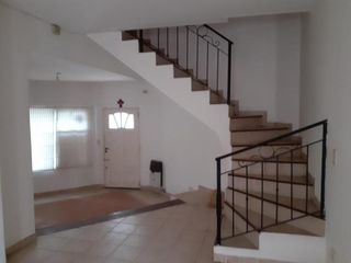 Foto 5 de Casa en venta - 4 Dormitorios 4 Baños - Cochera - 148mts2 - Bernal Este