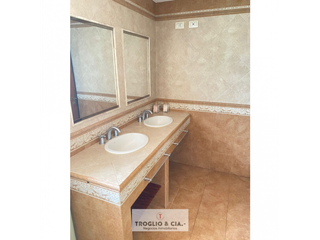 Foto 18 de RETASADO !! Casa en venta de 6 ambientes con garaje doble