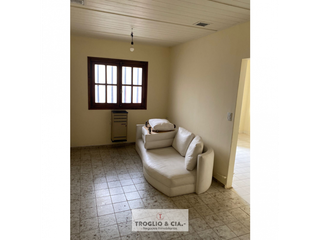 Foto 3 de RETASADO !! Casa en venta de 6 ambientes con garaje doble