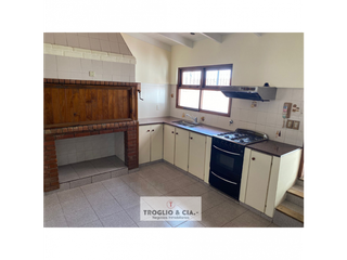 Foto 6 de RETASADO !! Casa en venta de 6 ambientes con garaje doble