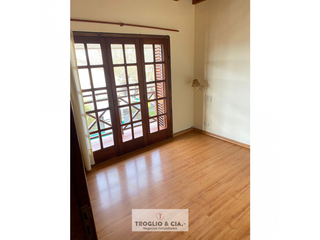 Foto 16 de RETASADO !! Casa en venta de 6 ambientes con garaje doble