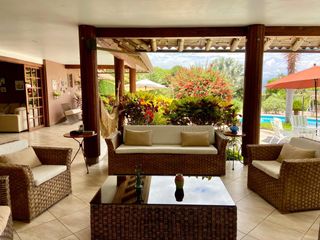 Foto 44 de ESPECTACULAR QUINTA CON PISCINA, AMOBLADA, YUNGUILLA