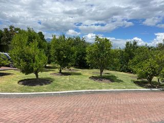 Foto 5 de ESPECTACULAR QUINTA CON PISCINA, AMOBLADA, YUNGUILLA