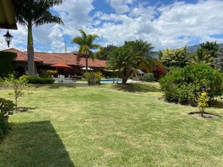 Foto 48 de ESPECTACULAR QUINTA CON PISCINA, AMOBLADA, YUNGUILLA