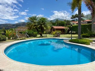 Foto 35 de ESPECTACULAR QUINTA CON PISCINA, AMOBLADA, YUNGUILLA