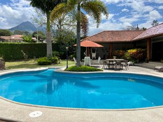 Foto 36 de ESPECTACULAR QUINTA CON PISCINA, AMOBLADA, YUNGUILLA