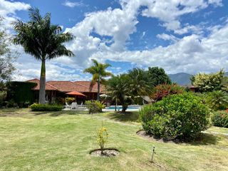 Foto 52 de ESPECTACULAR QUINTA CON PISCINA, AMOBLADA, YUNGUILLA