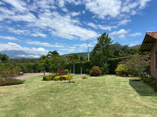 Foto 59 de ESPECTACULAR QUINTA CON PISCINA, AMOBLADA, YUNGUILLA