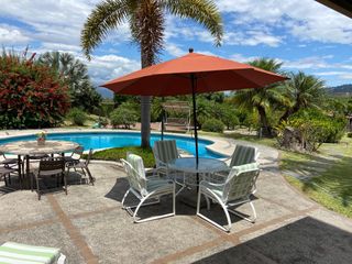 Foto 46 de ESPECTACULAR QUINTA CON PISCINA, AMOBLADA, YUNGUILLA