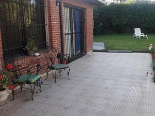 Foto 2 de Chalet. Los Pinares.Tres dormitorios. Quincho. Parque