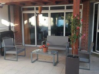 Foto 3 de Chalet. Los Pinares.Tres dormitorios. Quincho. Parque