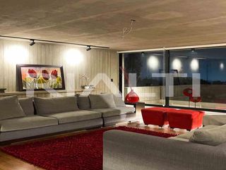 Foto 2 de Casa por estrenar con patio y diseño único en San Juan de Cumbayá