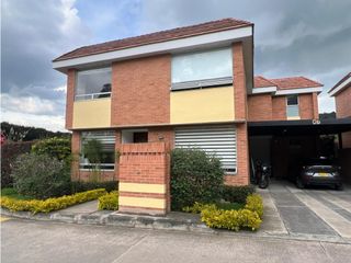 Foto 1 de Tu Hogar Soñado en Cajicá: Elegancia y Naturaleza en Perfecta Armonía