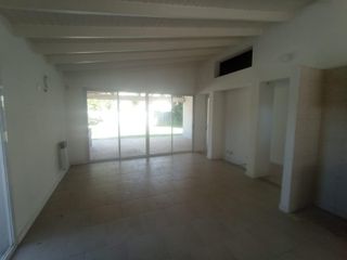 Foto 2 de Excelente propiedad 3 ambientes en alquiler,Gobernador Udaondo 4125, &quotRincón de Leloir" (Villa Udaondo) - Ituzaingó