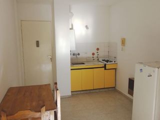Foto 2 de Funcional con balcon en alquiler