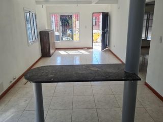Foto 4 de Retasado Venta Casa 3 dormitorios cochera pasante 3 autos quincho asador Escritura en Ameghino Norte U$S65.000.