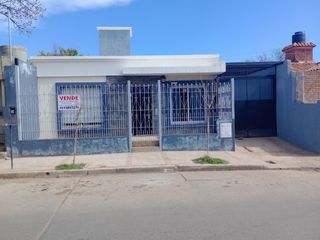 Foto 24 de Retasado Venta Casa 3 dormitorios cochera pasante 3 autos quincho asador Escritura en Ameghino Norte U$S65.000.