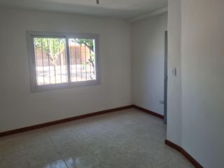Foto 12 de Retasado Venta Casa 3 dormitorios cochera pasante 3 autos quincho asador Escritura en Ameghino Norte U$S65.000.