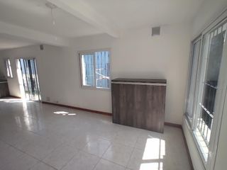 Foto 2 de Retasado Venta Casa 3 dormitorios cochera pasante 3 autos quincho asador Escritura en Ameghino Norte U$S65.000.