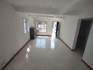 Foto 3 de Retasado Venta Casa 3 dormitorios cochera pasante 3 autos quincho asador Escritura en Ameghino Norte U$S65.000.