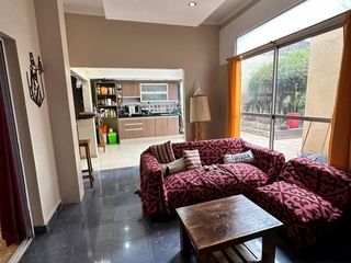 Foto 1 de VENTA - TAPIALES - LINDO PH CON PATIO QUINCHO y GARAJE