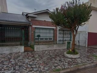 Foto 2 de VENDO CASA TRES AMBIENTES JARDÍN Y PARQUE