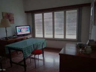 Foto 7 de VENDO CASA TRES AMBIENTES JARDÍN Y PARQUE