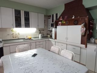 Foto 5 de VENTA O PERMUTA Casa muy bien conservada y cuidada de 3/4 dormitorios
