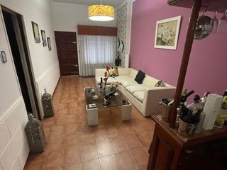 Foto 6 de Casa de 4 Ambientes y garaje doble en Banfield.