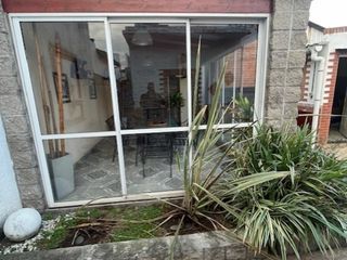 Foto 16 de Casa de 4 Ambientes y garaje doble en Banfield.