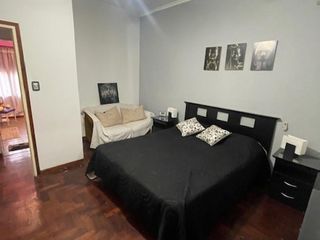 Foto 10 de Casa de 4 Ambientes y garaje doble en Banfield.