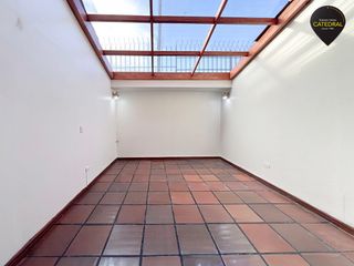 Casa de arriendo en Coliseo – código:21047