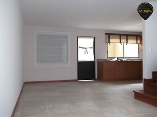 Casa de arriendo en Urb.Jacaranda - Santa María Sayausi – código:9035