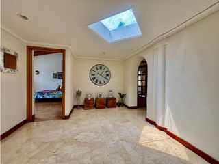 Casa de dos niveles en venta en El Poblado sector San Lucas