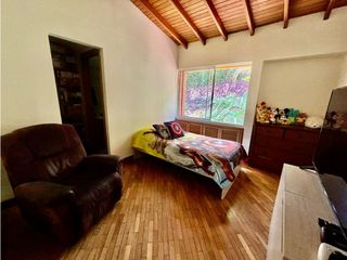 Casa de dos niveles en venta en El Poblado sector San Lucas