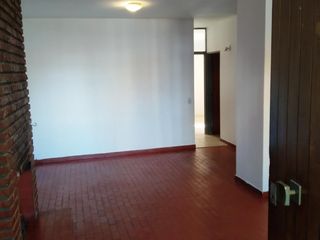 Foto 2 de DEPARTAMENTO AL FRENTE 3 AMBIENTES CON COCHERA
