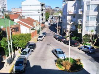 Foto 1 de DEPARTAMENTO AL FRENTE 3 AMBIENTES CON COCHERA
