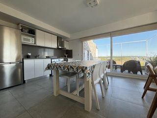 Foto 10 de Departamento en Alquiler- Al Golf 19 Albatros 4B de Costa Esmeralda - Balcón con protección