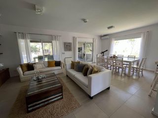 Foto 1 de Casa en Alquiler- Deportivo Lote 416 de Costa Esmeralda - Alquiler temporario