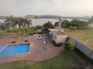 Foto 1 de Venta de departamento frente al río en urbanización cerrada