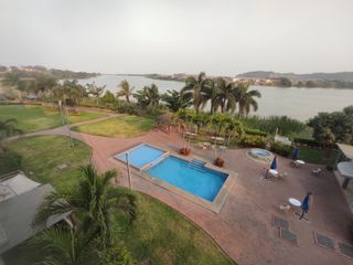 Foto 2 de Venta de departamento frente al río en urbanización cerrada