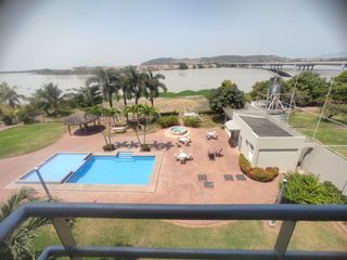Foto 16 de Venta de departamento frente al río en urbanización cerrada