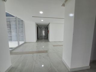 Foto 4 de Alquiler de oficina de estreno bien iluminada en edificio seguro