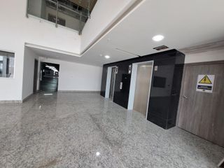 Foto 3 de Alquiler de oficina de estreno bien iluminada en edificio seguro