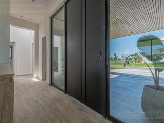 Foto 3 de VENTA CON RENTA casa 3 dormitorios en El Naudir MB