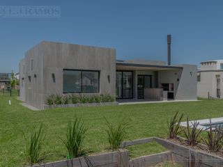 Foto 30 de VENTA CON RENTA casa 3 dormitorios en El Naudir MB