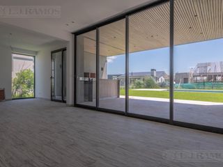Foto 4 de VENTA CON RENTA casa 3 dormitorios en El Naudir MB