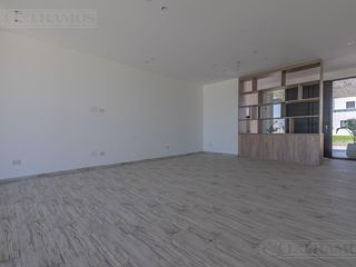 Foto 8 de VENTA CON RENTA casa 3 dormitorios en El Naudir MB