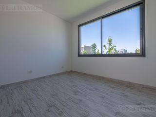 Foto 20 de VENTA CON RENTA casa 3 dormitorios en El Naudir MB