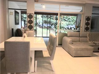 Casa REMODELADA en venta en El Poblado, La Concha